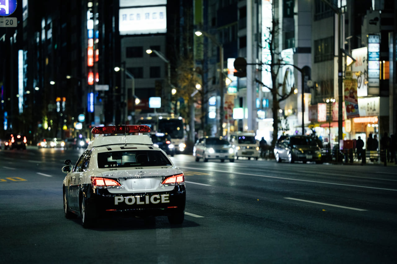 警察パトカー